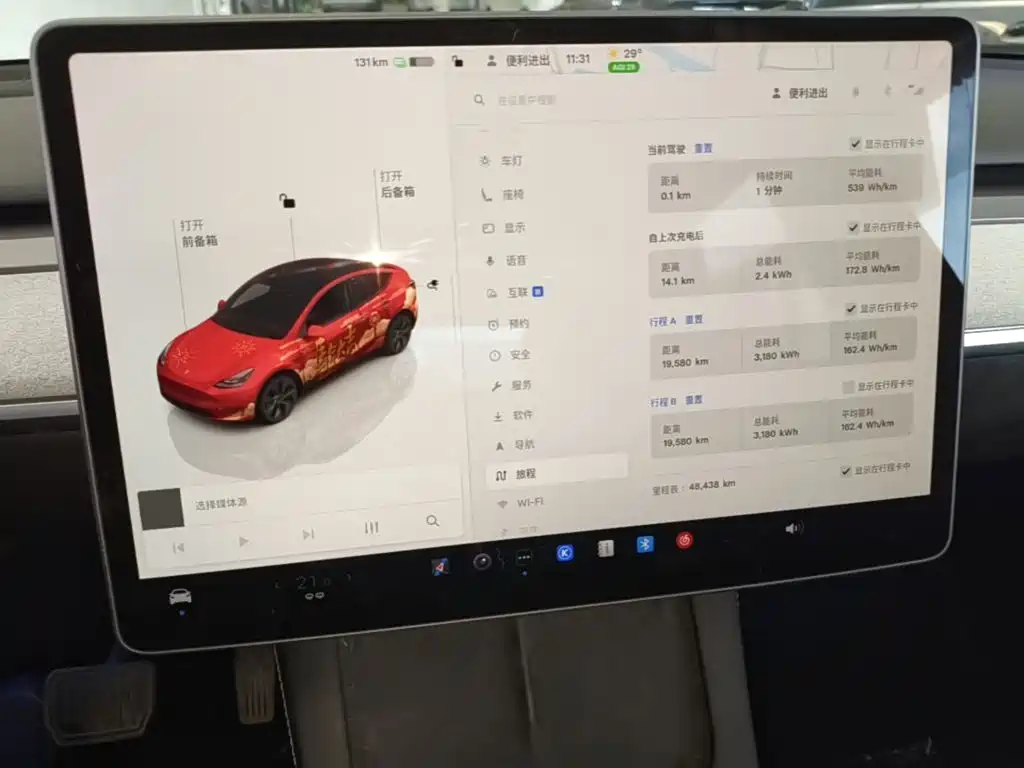 Tesla Model Y — миниатюра 12