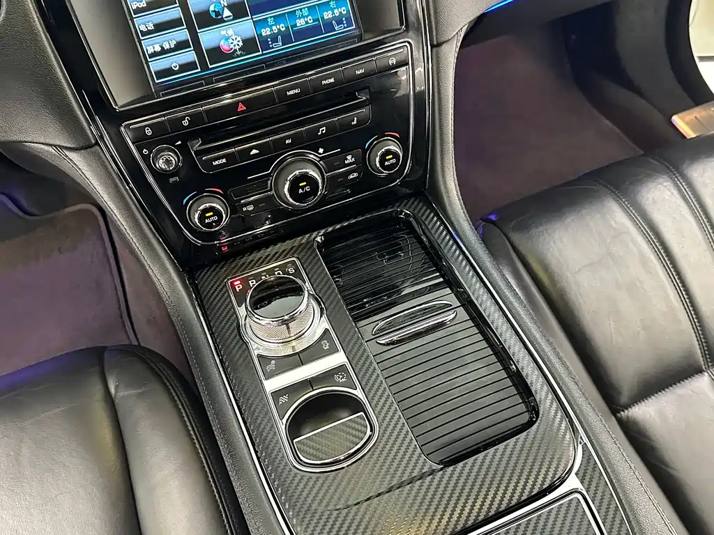 Jaguar XJ — миниатюра 20