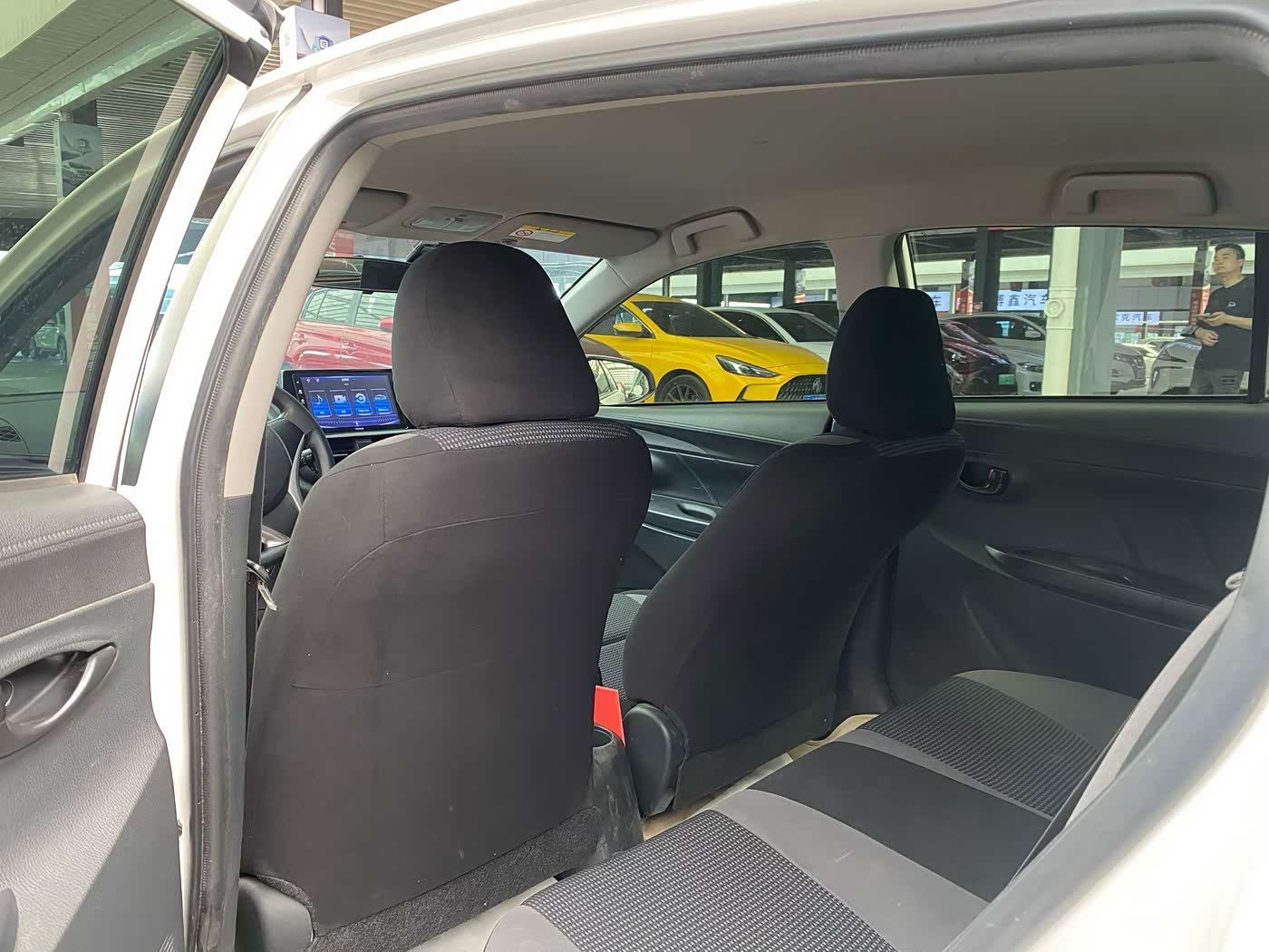 Toyota Vios FS 1.5 л 2023 г. Белый, пробег 49000 км