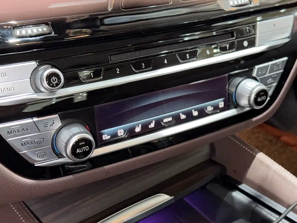 BMW 5 Series — миниатюра 20