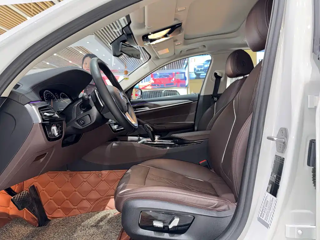 BMW 5 Series — миниатюра 10