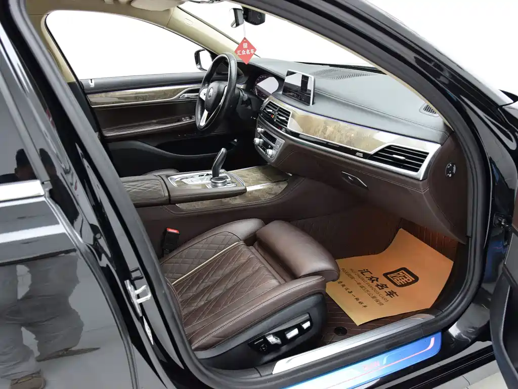 BMW 7 Series — миниатюра 22