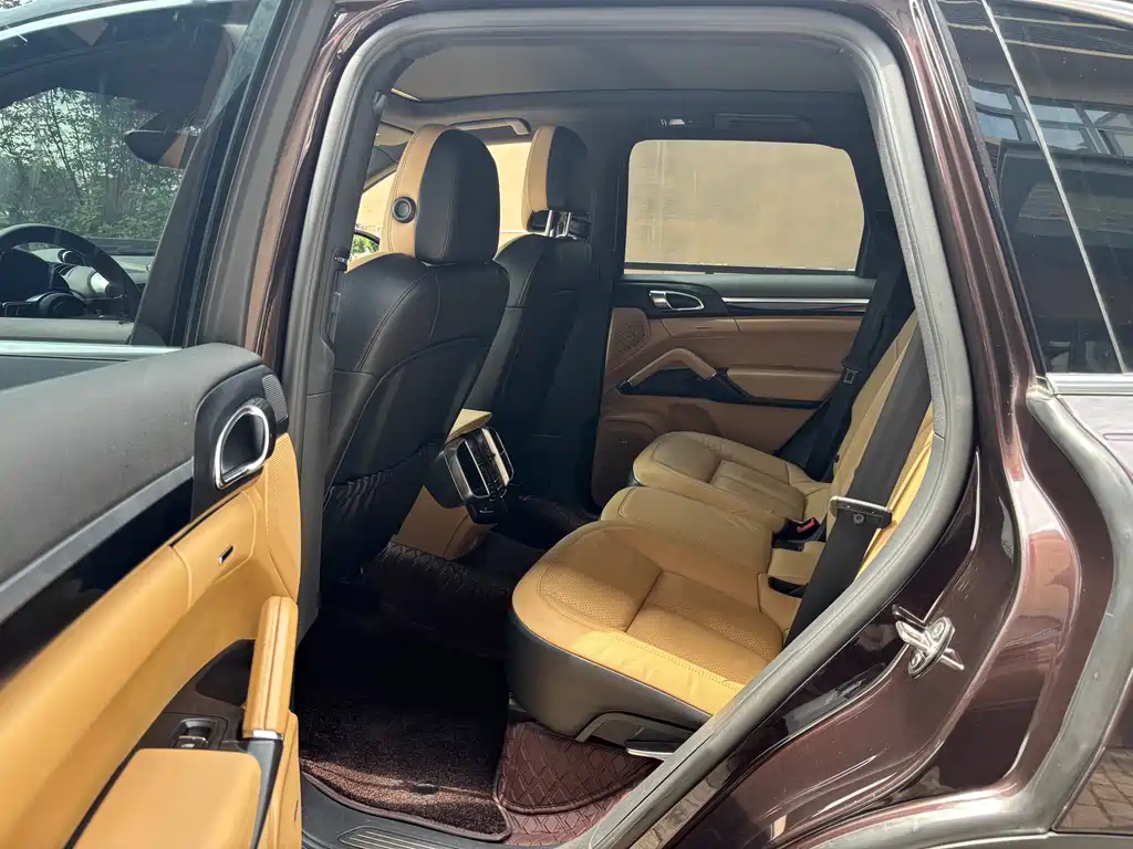 Porsche Cayenne — миниатюра 9