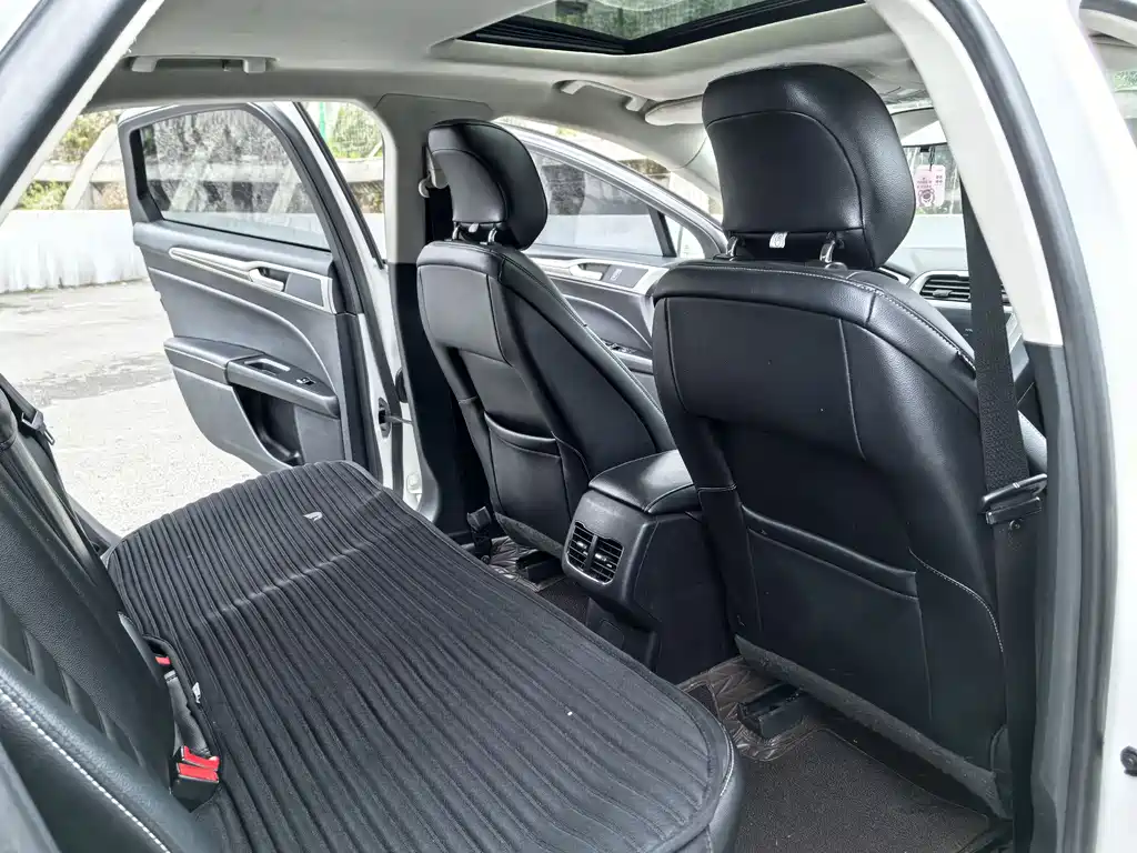 Ford Mondeo - фото 9