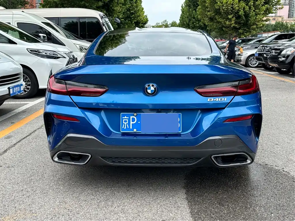 BMW 8 Series — миниатюра 5