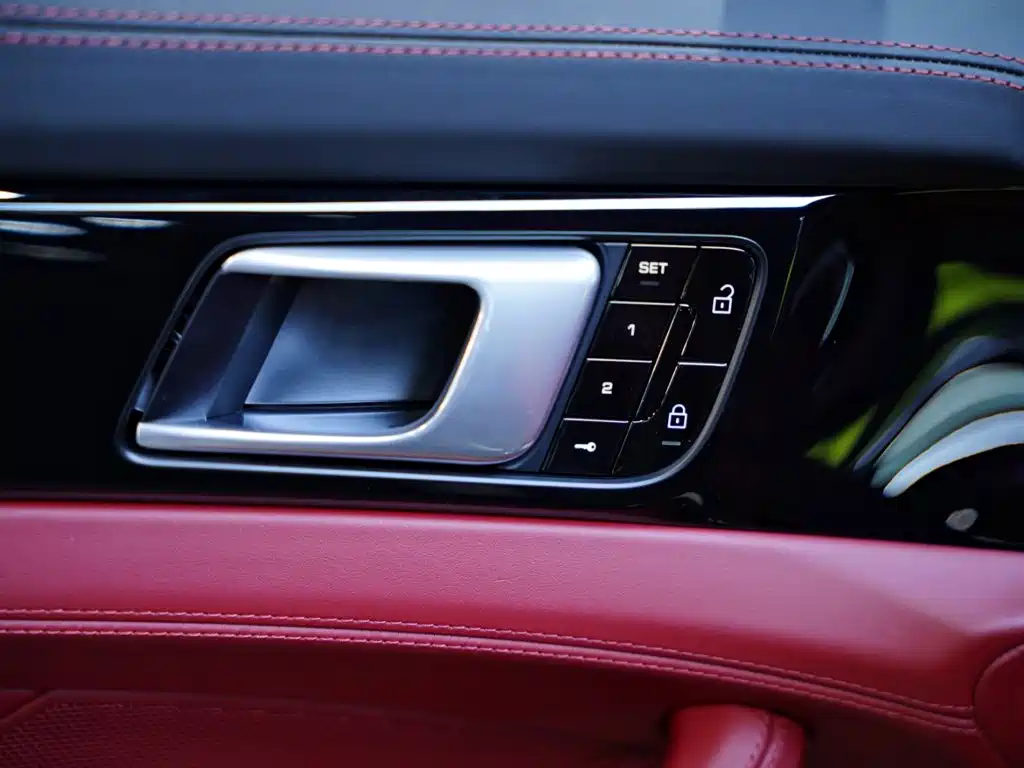 Porsche Panamera — миниатюра 7
