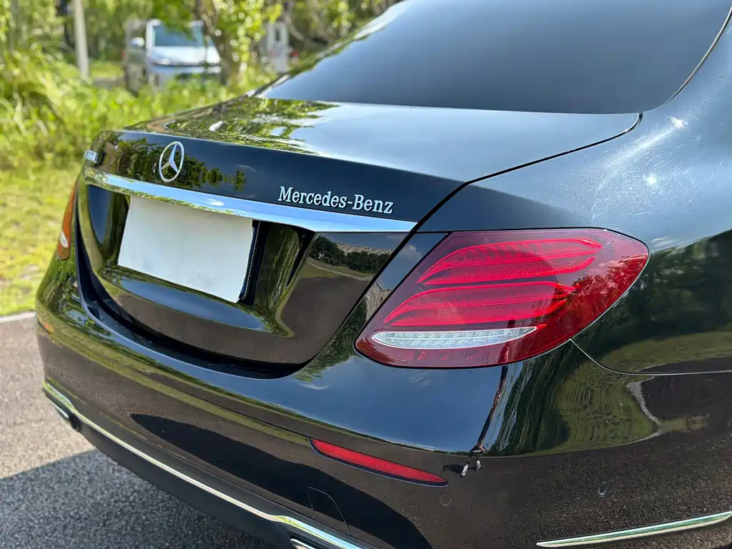 Mercedes-Benz E-Class — миниатюра 9