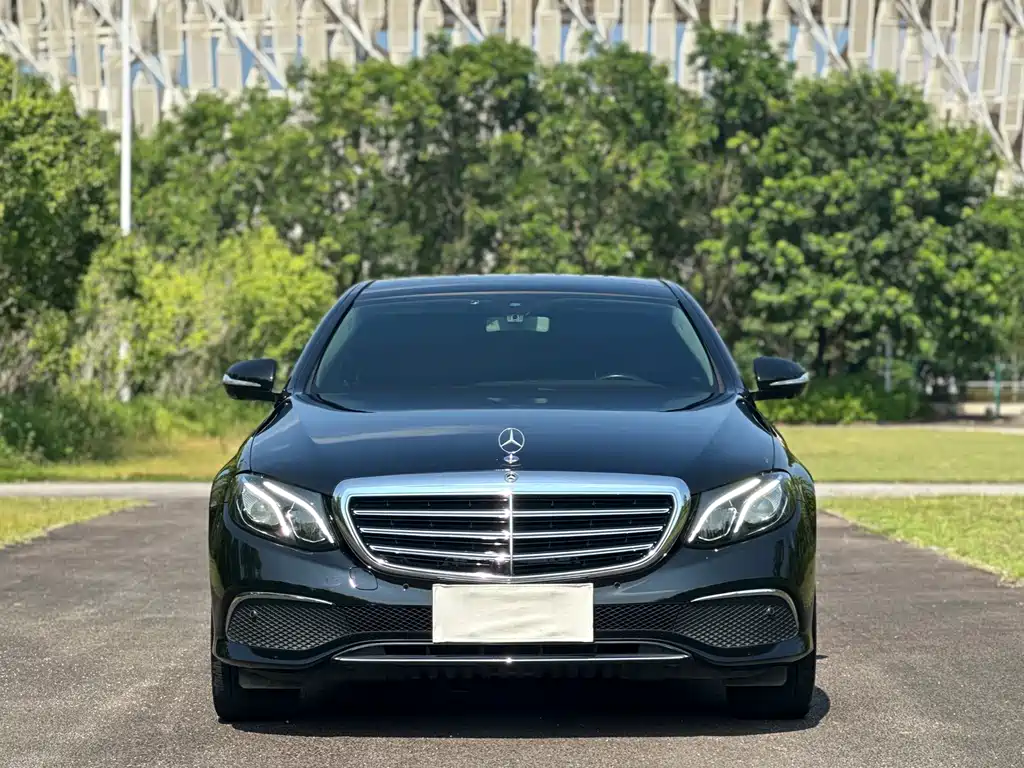 Mercedes-Benz E-Class — миниатюра 2