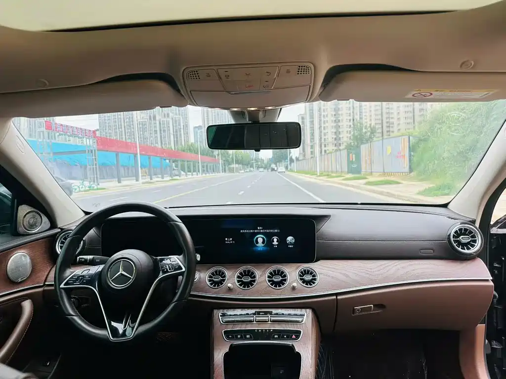 Mercedes-Benz E-Class — миниатюра 5