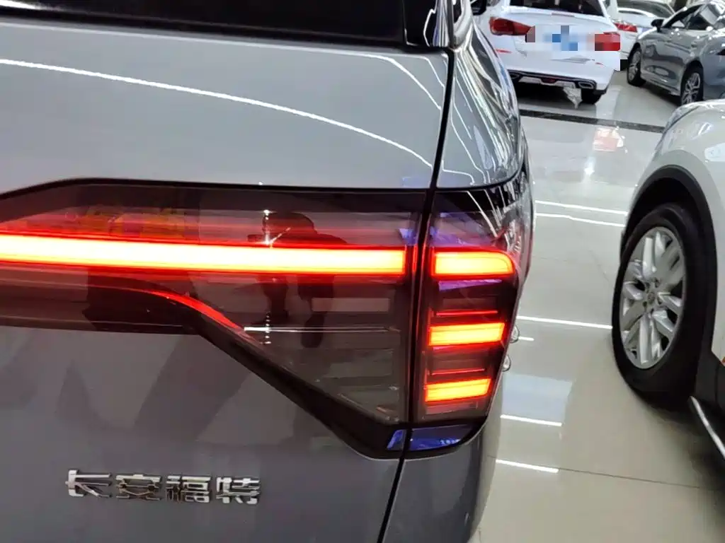 Ford Edge — миниатюра 8