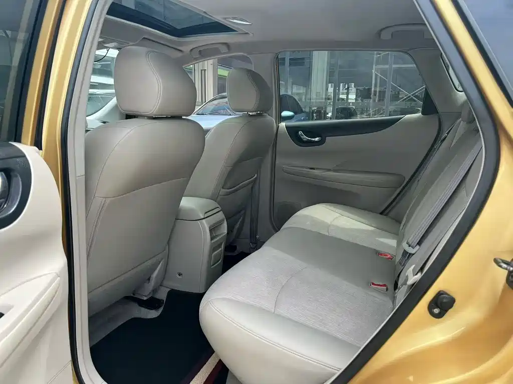 Nissan Tiida — миниатюра 6