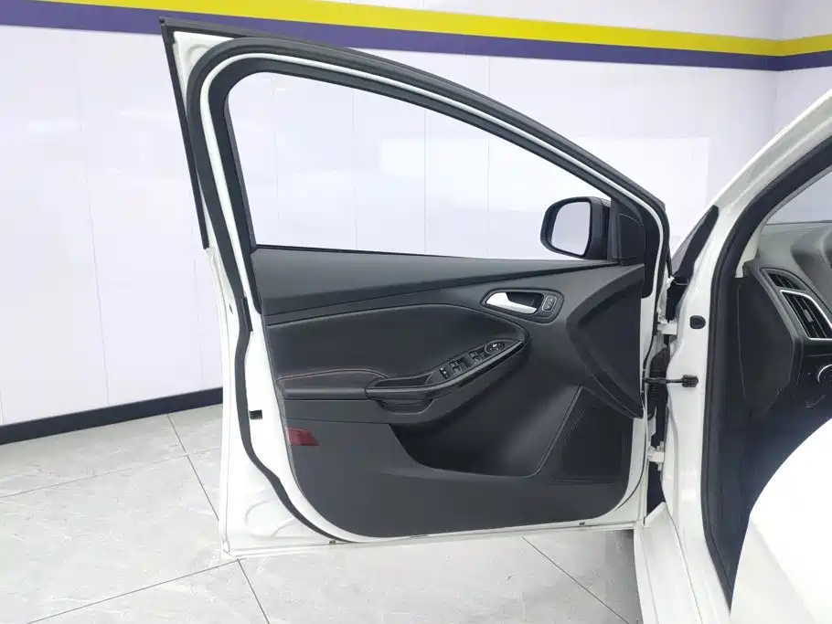 Ford Focus — миниатюра 7