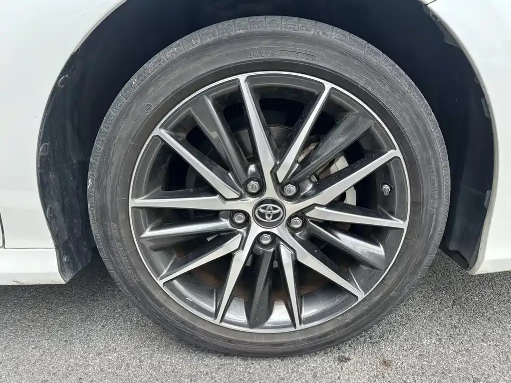 Toyota Camry — миниатюра 5