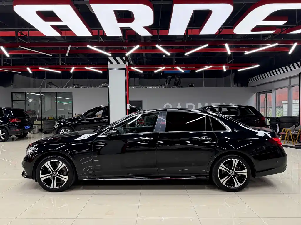 Mercedes-Benz E-Class — миниатюра 7