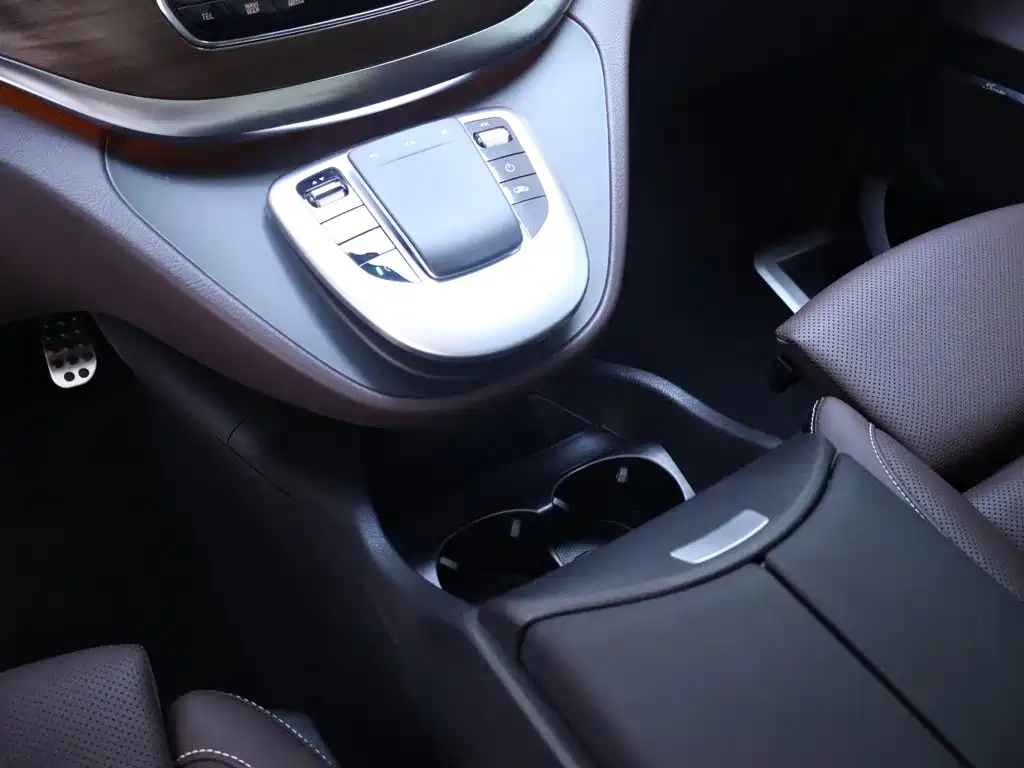 Mercedes-Benz V-Class — миниатюра 12