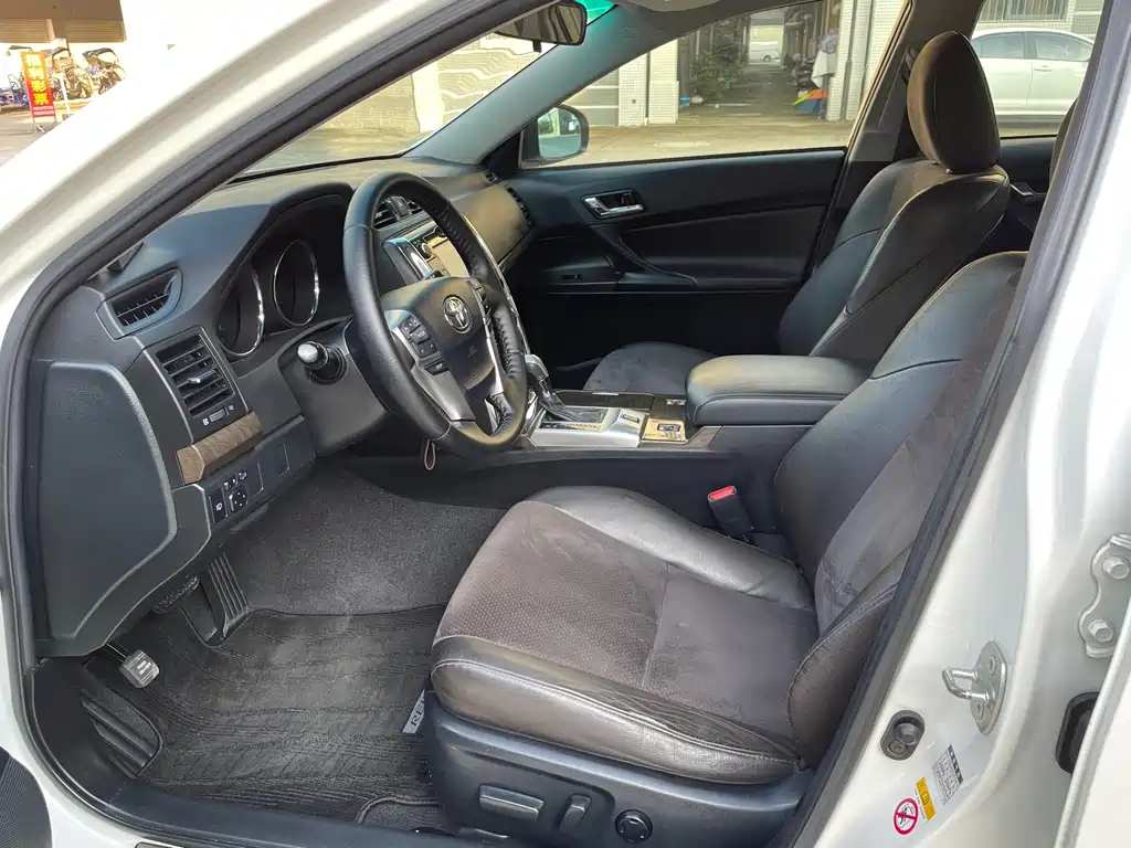 Toyota Reiz — миниатюра 7