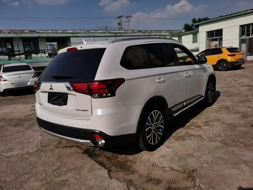 Mitsubishi Outlander — миниатюра 7