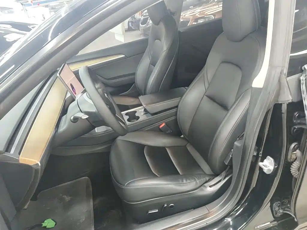 Tesla Model 3 — миниатюра 15