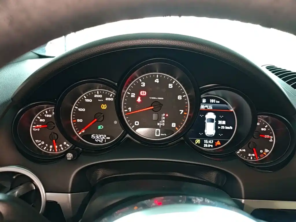 Porsche Cayenne — миниатюра 12