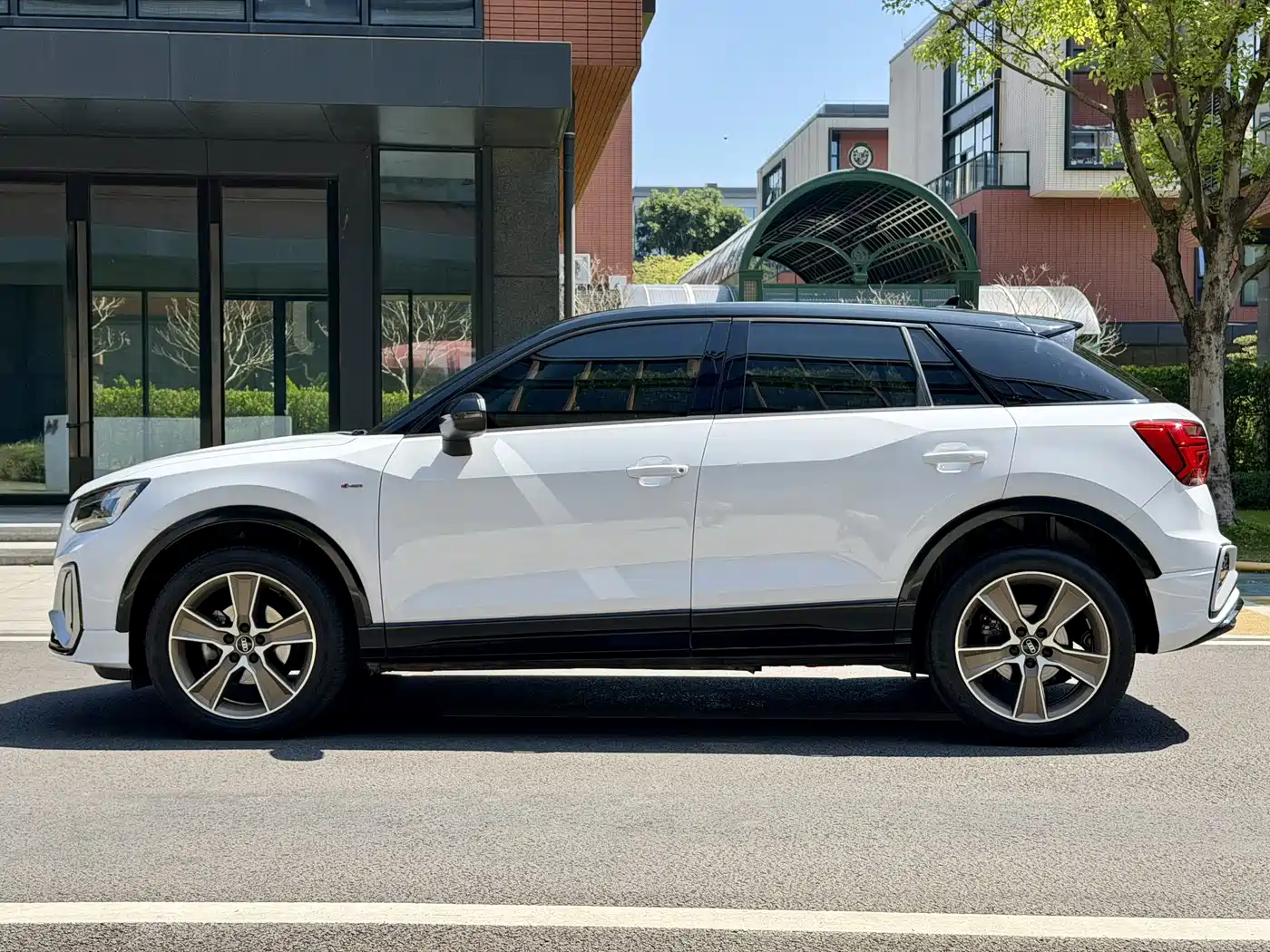Audi Q2L