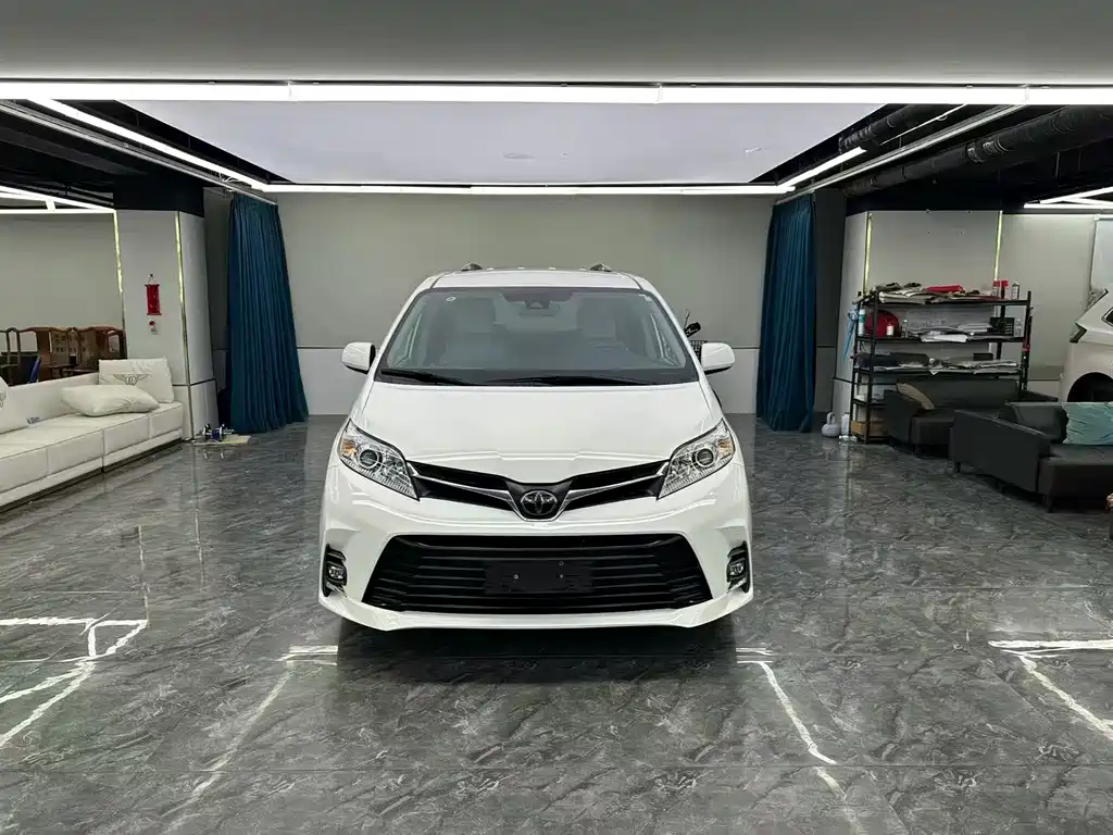 Toyota Sienna — миниатюра 2