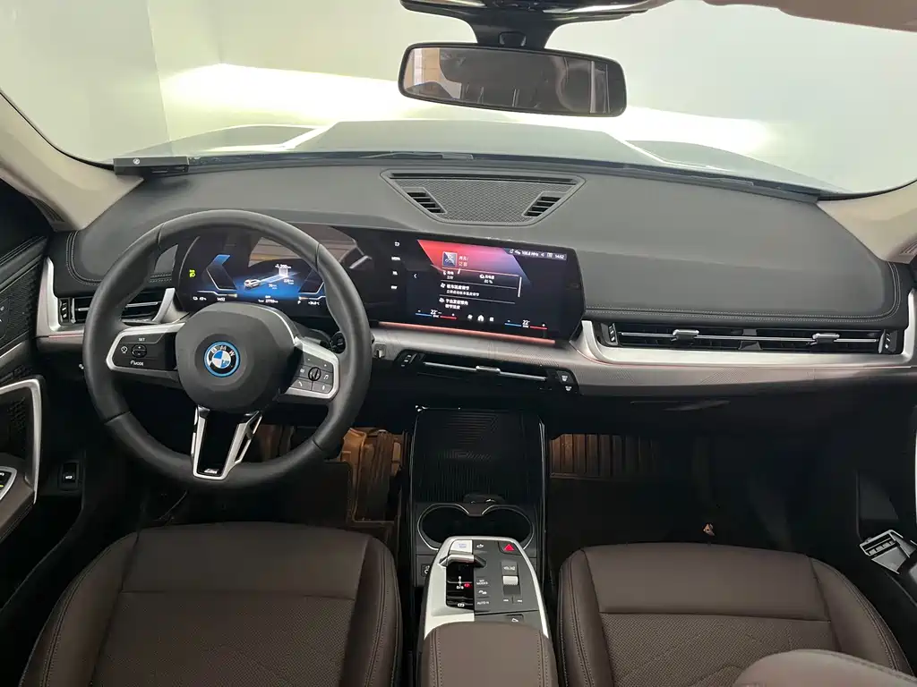 BMW iX1 — миниатюра 9