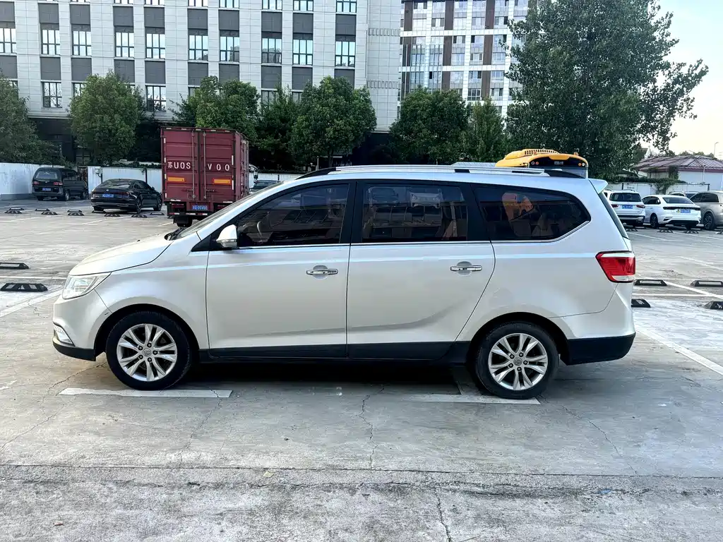 Baojun 730 1.5L Manual Comfort Type 7 seats, фото 7
