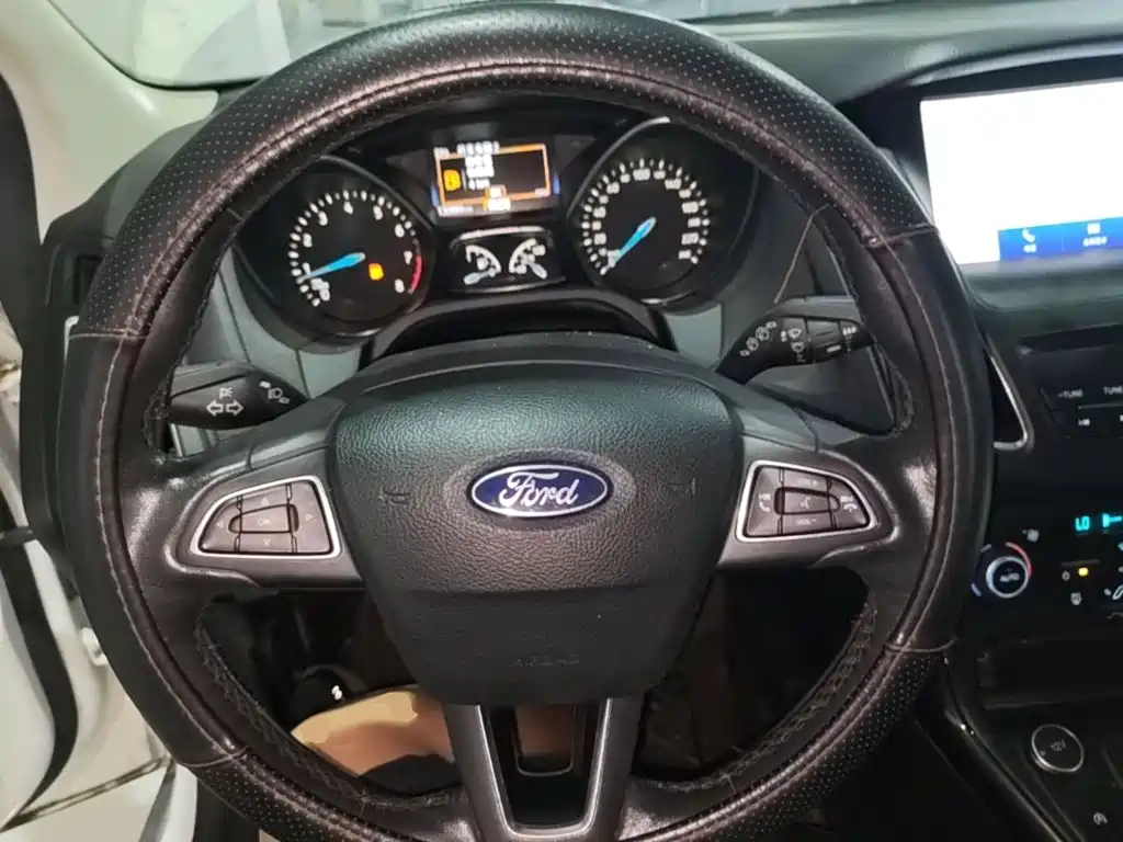 Ford Focus — миниатюра 11