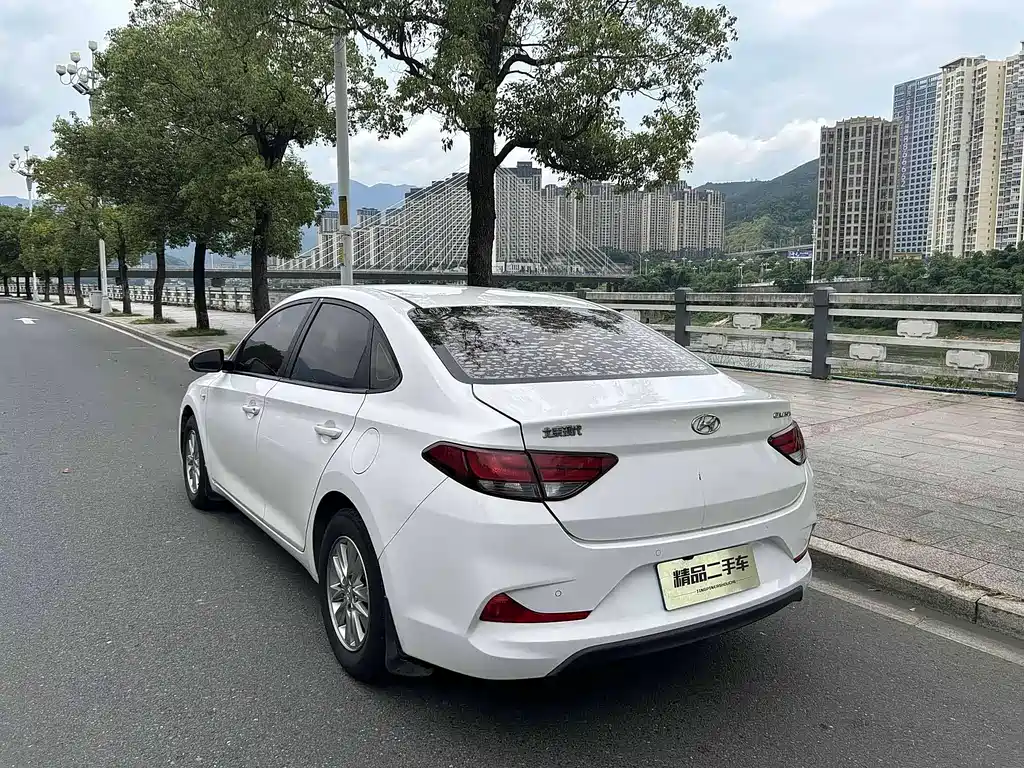 Hyundai Elantra — миниатюра 3