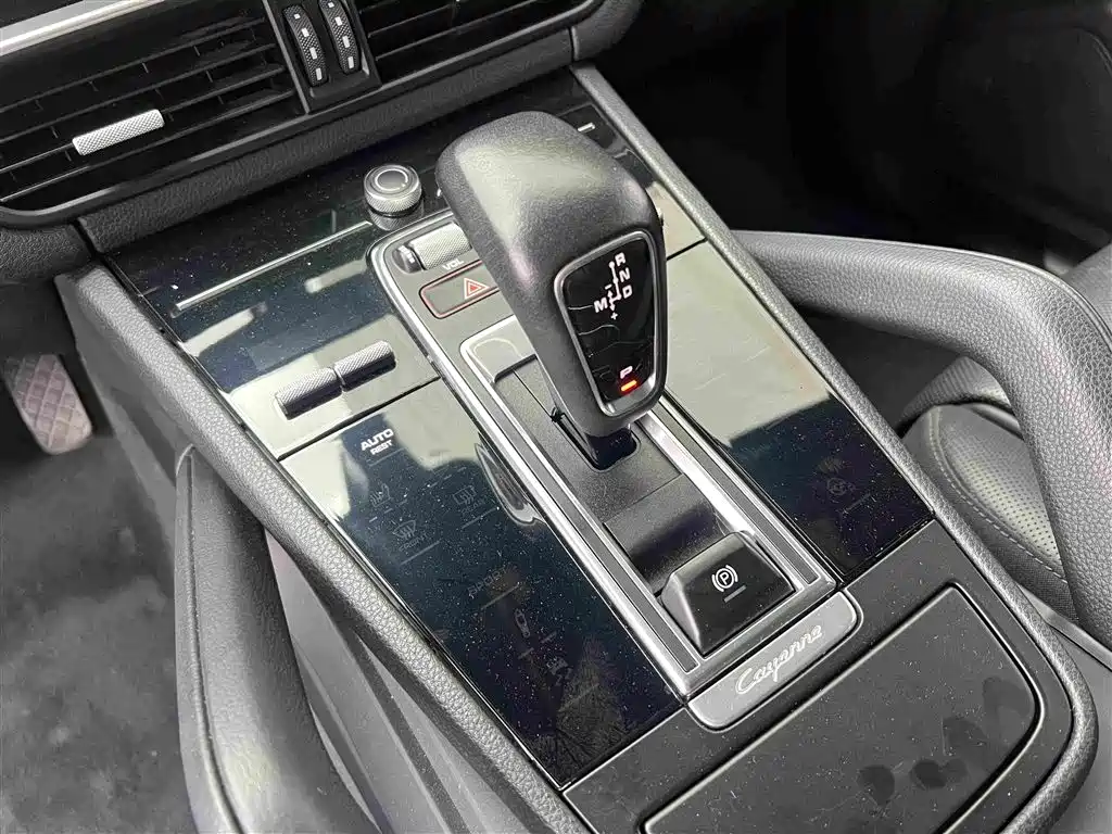 Porsche Cayenne Hybrid — миниатюра 5