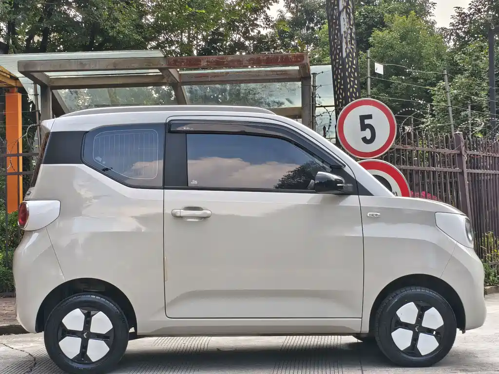Wuling MINIEV — миниатюра 4