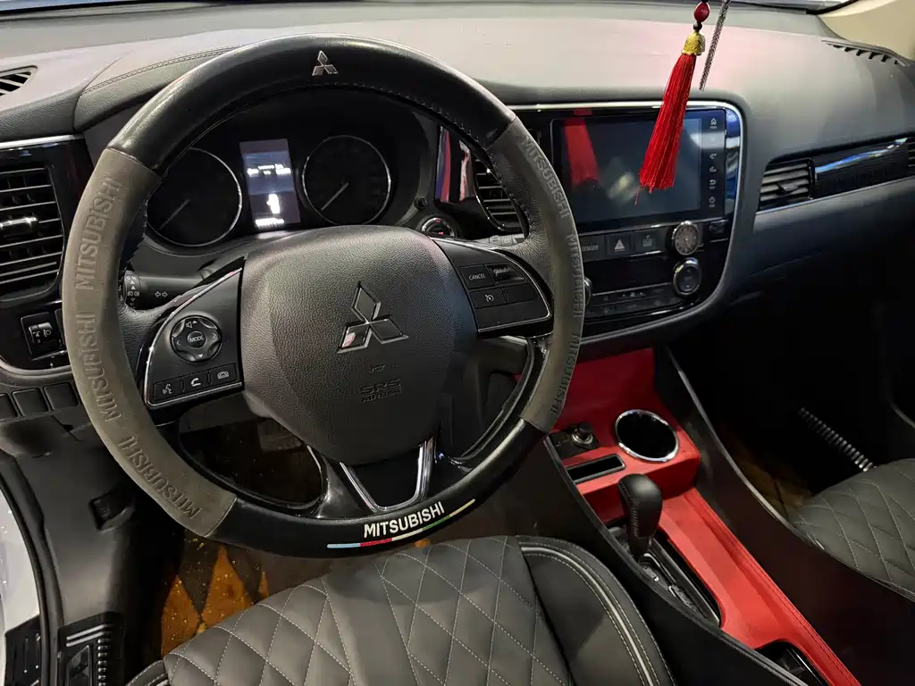 Mitsubishi Outlander — миниатюра 12
