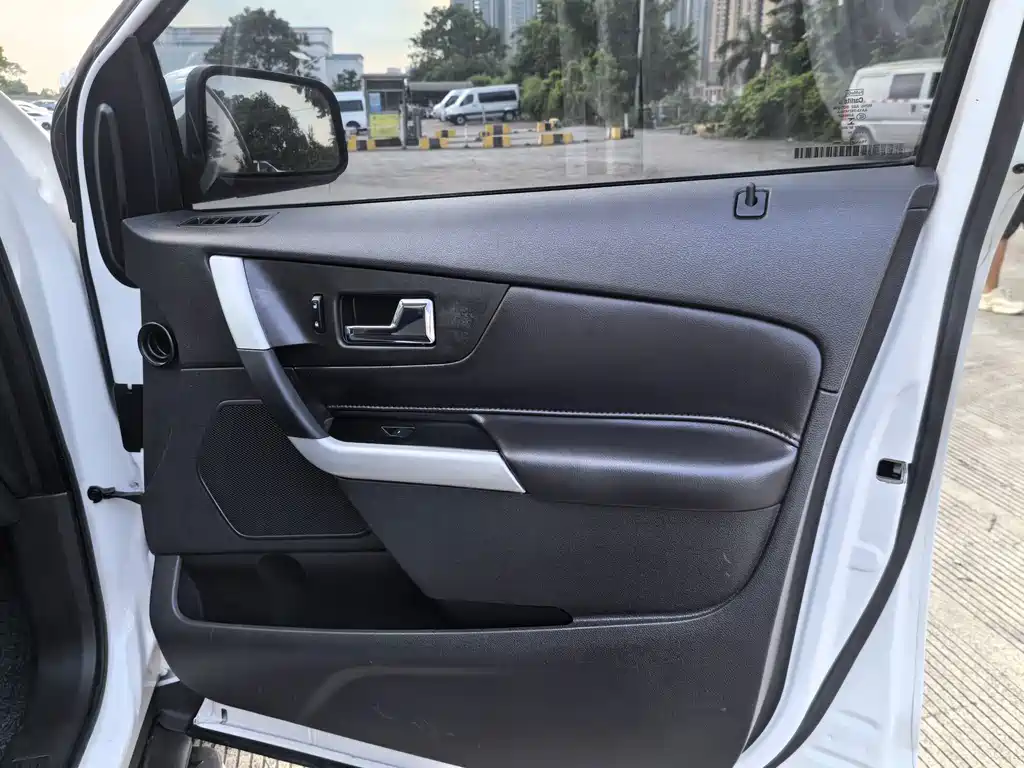 Ford Edge (Import) — миниатюра 25