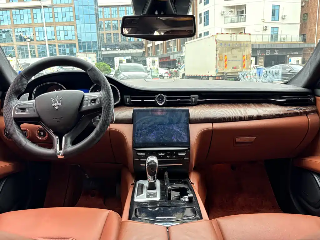 Maserati Quattroporte — миниатюра 4