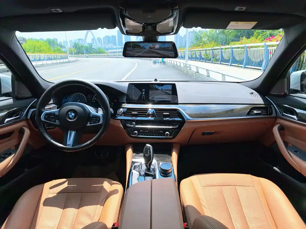 BMW 5 Series — миниатюра 13