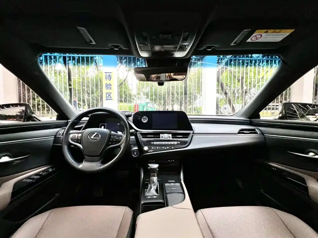 Lexus ES 2021 300h Premium