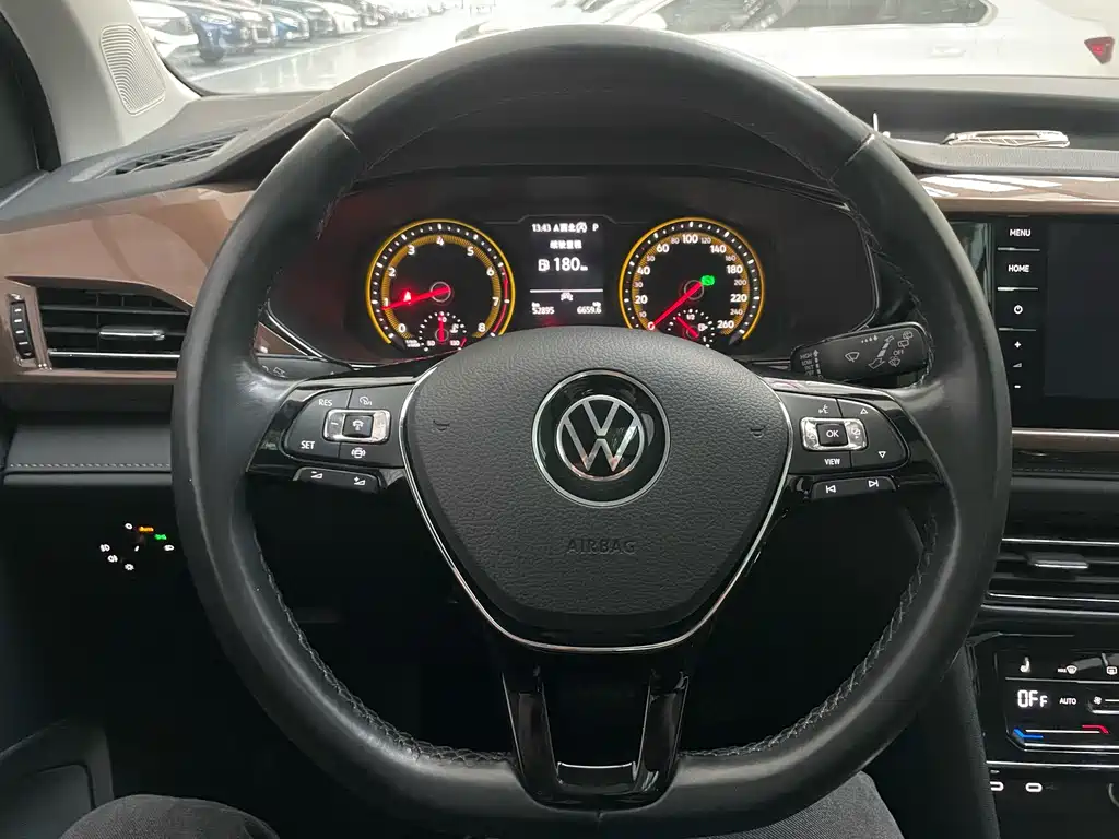 VOLKSWAGEN TUYUE