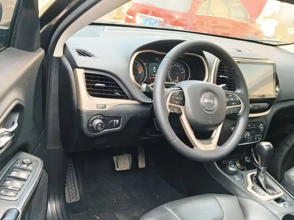 Jeep Cherokee — миниатюра 16