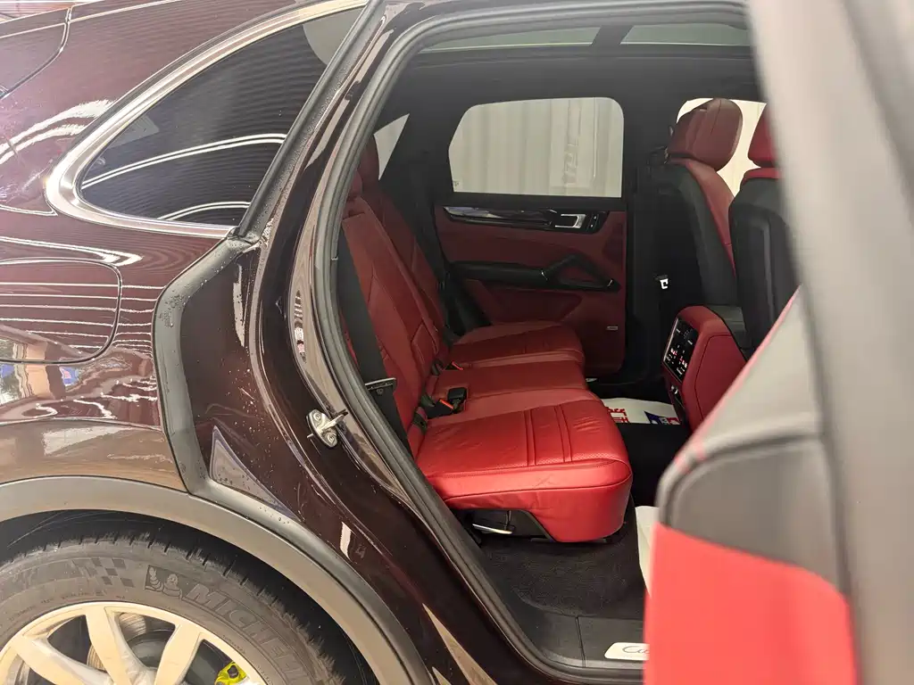Porsche Cayenne Hybrid — миниатюра 21