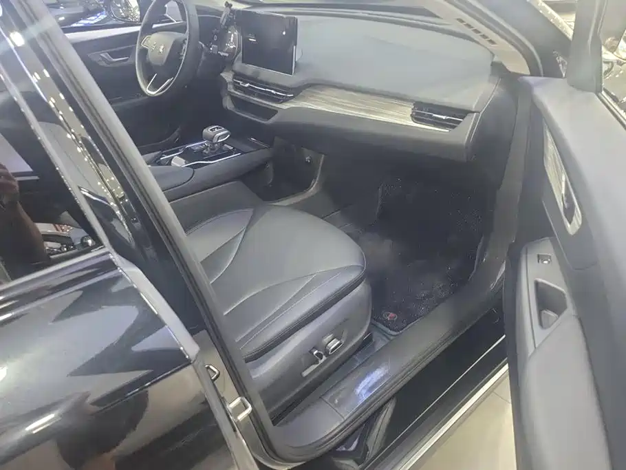 Hongqi Hongqi E-QM5 — миниатюра 8
