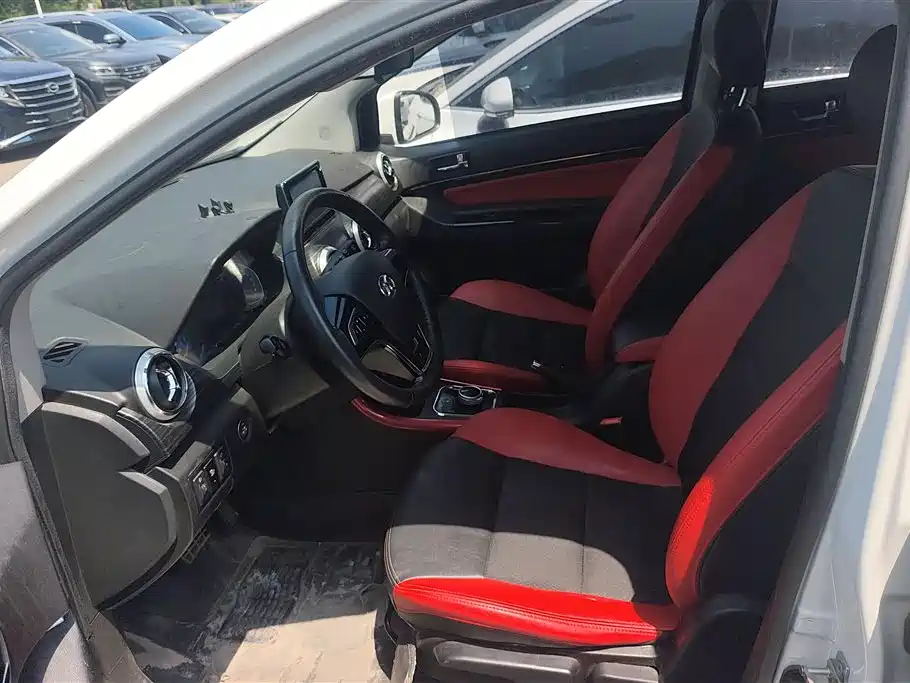 BAIC New Energy EX — миниатюра 9