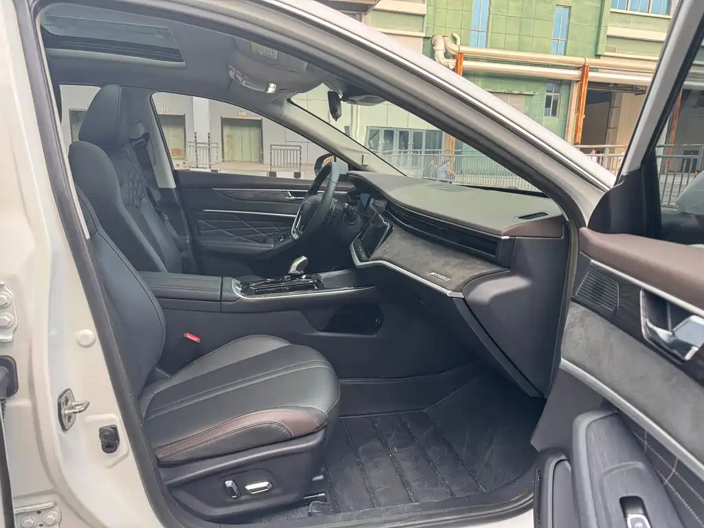 DONGFENG YI HYUN MAX