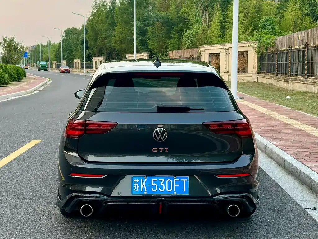 VOLKSWAGEN GOLF GTI