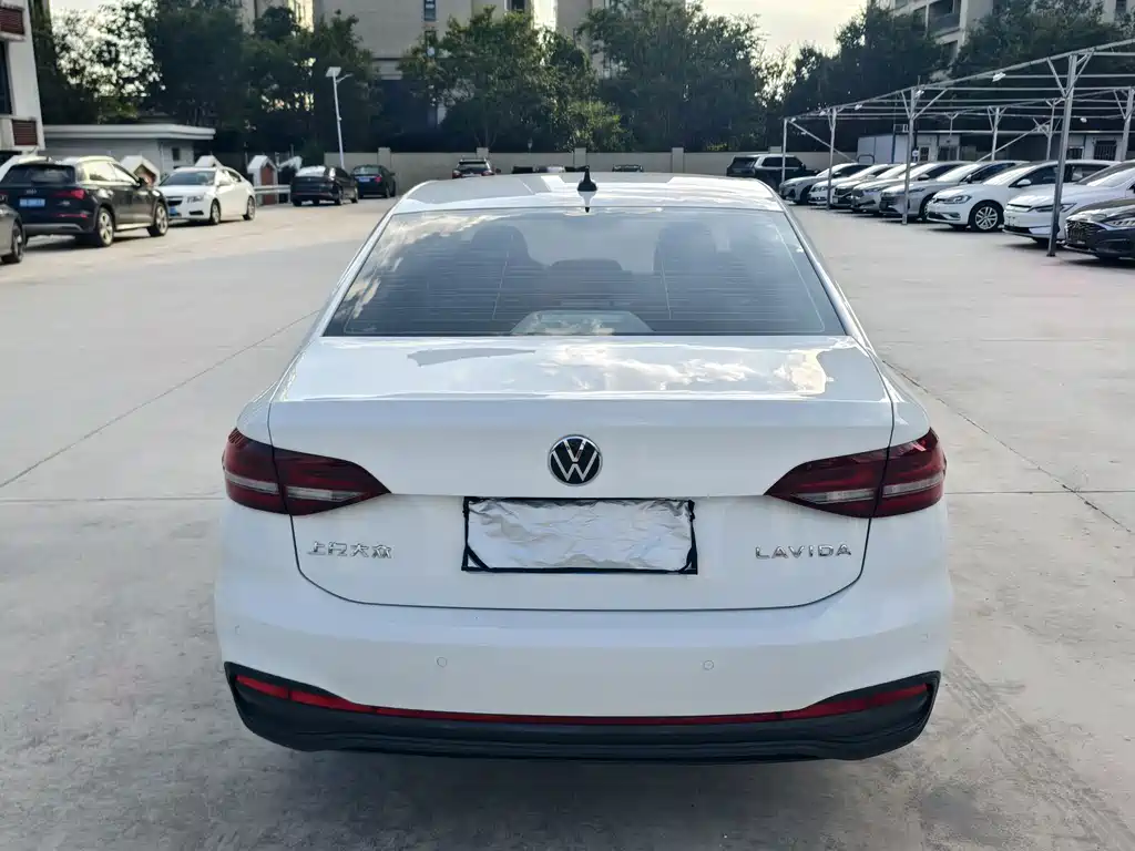 Volkswagen Lavida — миниатюра 4