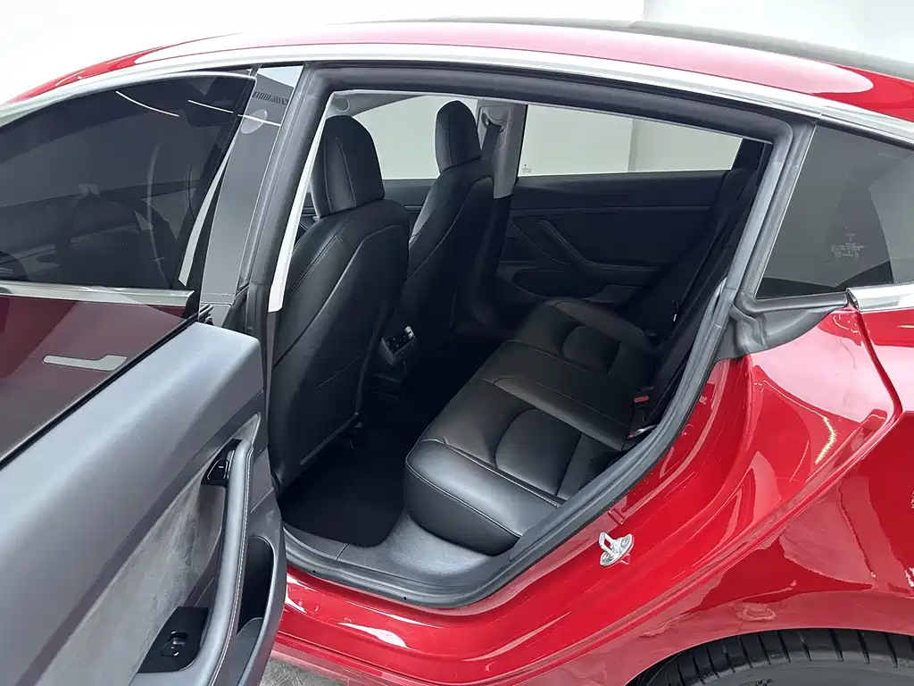 Tesla Model 3 — миниатюра 16