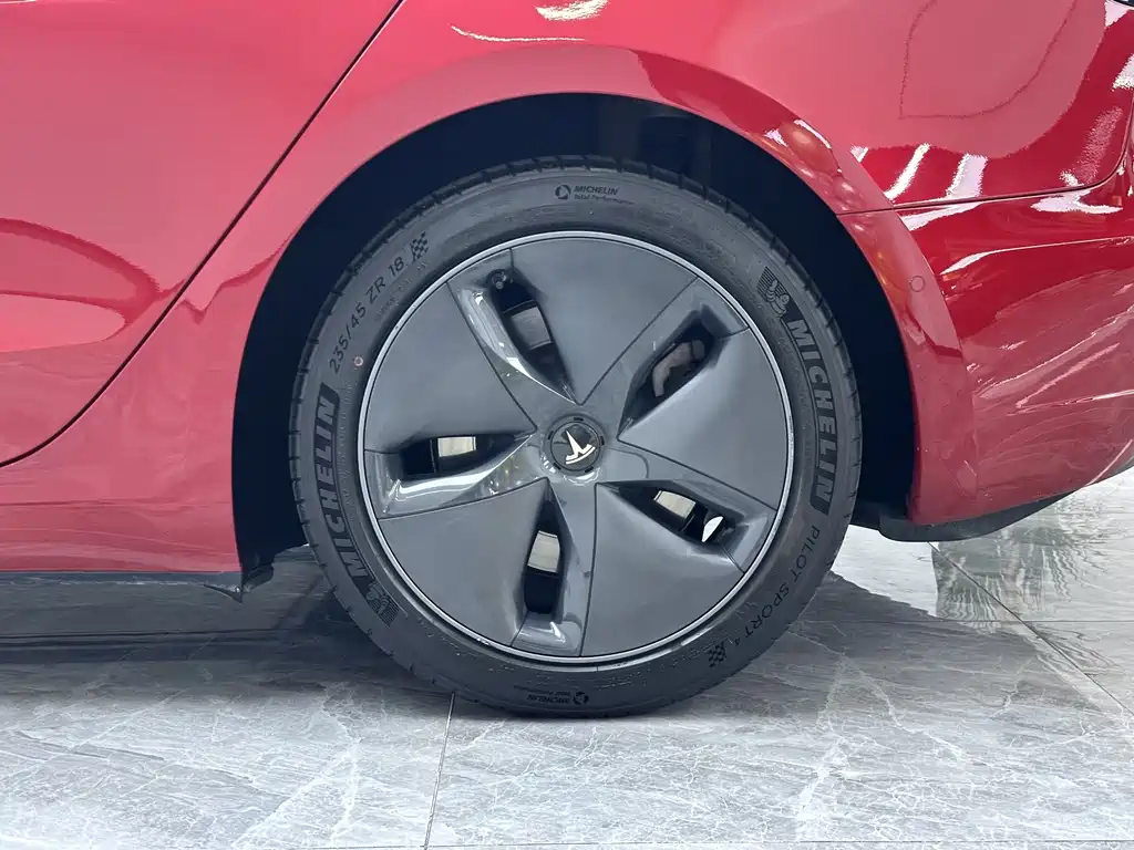 Tesla Model 3 — миниатюра 12