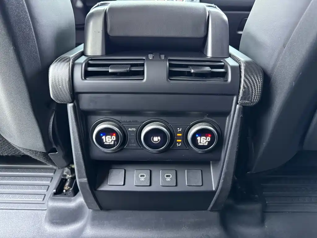 Land Rover Defender — миниатюра 14
