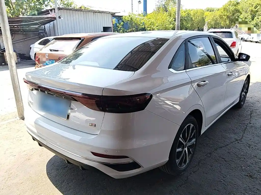 Geely Emgrand — миниатюра 7
