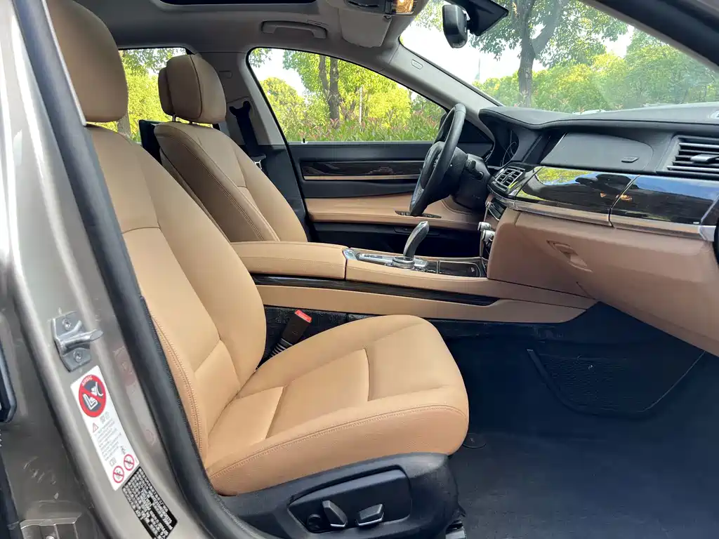 BMW 7 Series — миниатюра 14