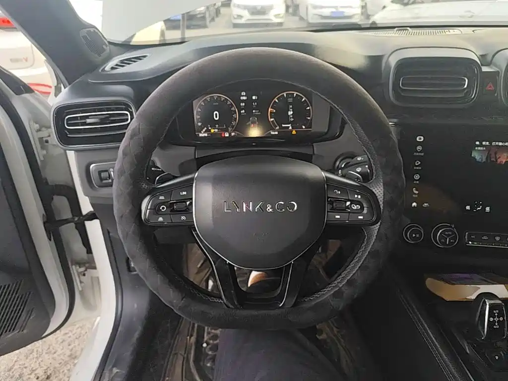 Lynk & Co 03 — миниатюра 11